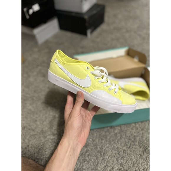 Nike SB Blazer Court Low Light Citron Size 7 - Picture 1 of 3